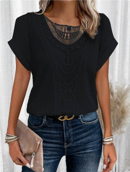 T-shirt d'été ajouré ethnique pour femme.