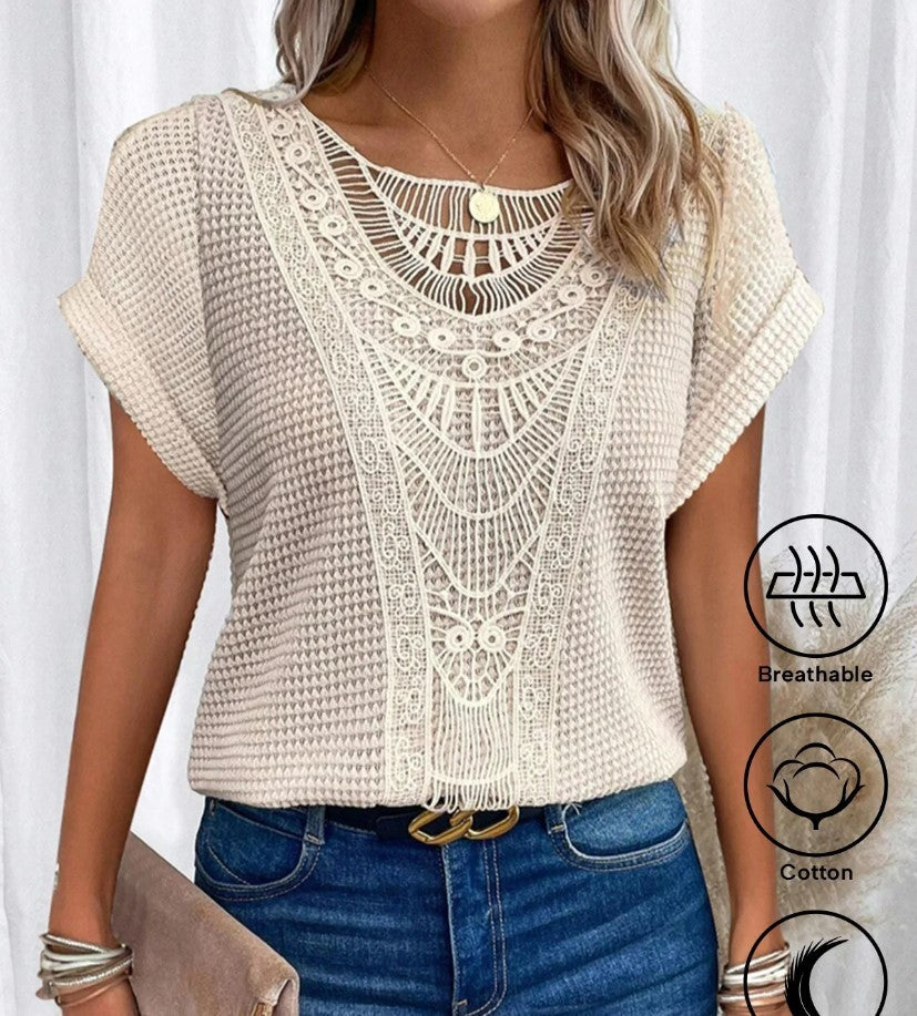 T-shirt d'été ajouré ethnique pour femme.