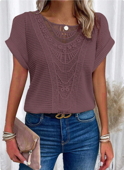 T-shirt d'été ajouré ethnique pour femme.